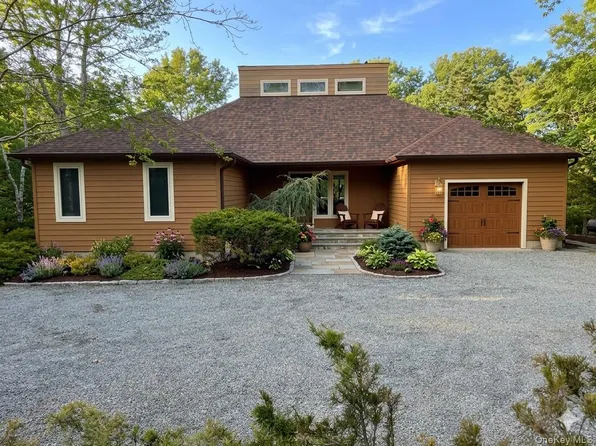 24 Tanglewood Trail, Hampton Bays, NY 11946