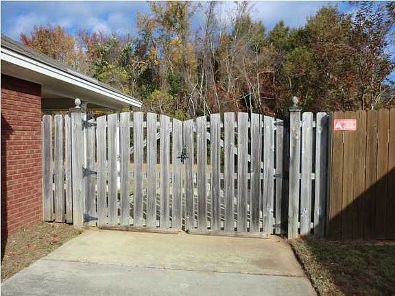 3rd image of 7005 Oak Side Dr