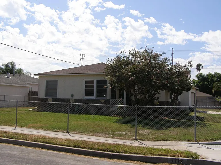 Darwin Ave — Photo 2