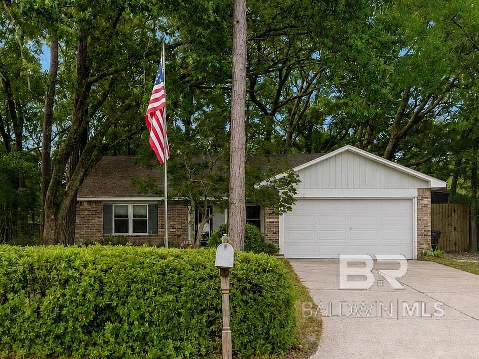 1st image of 105 Plaza Cir