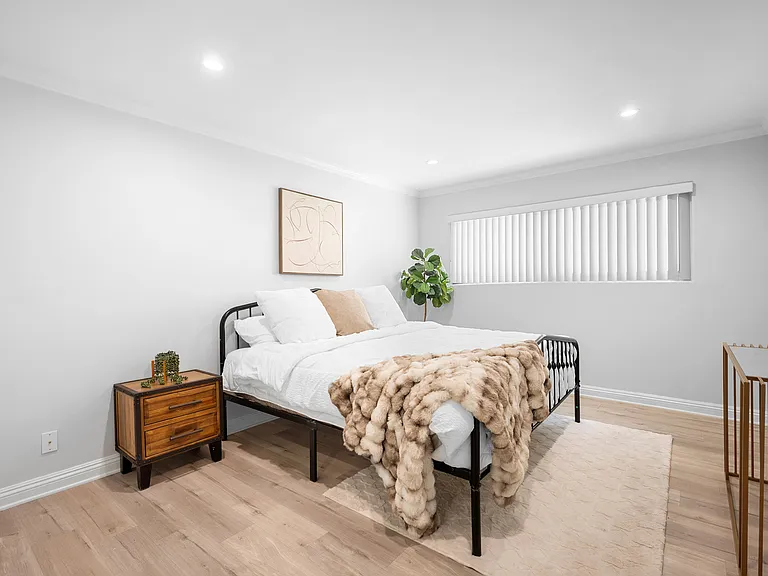 617 E Angeleno Ave #206 — Photo 8