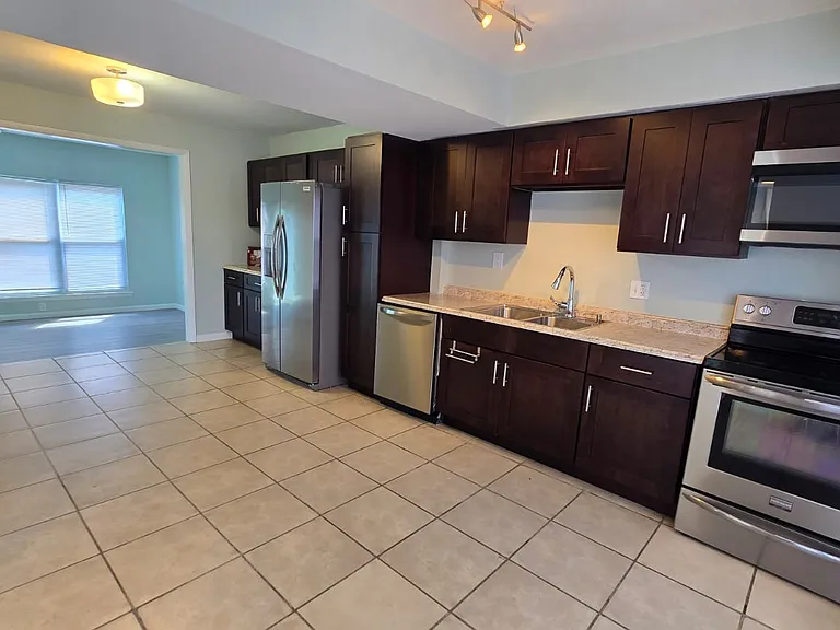 696 Governors Way — Photo 4