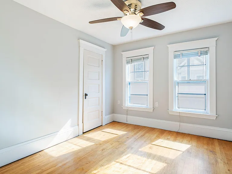 3325 Hennepin Ave — Photo 12