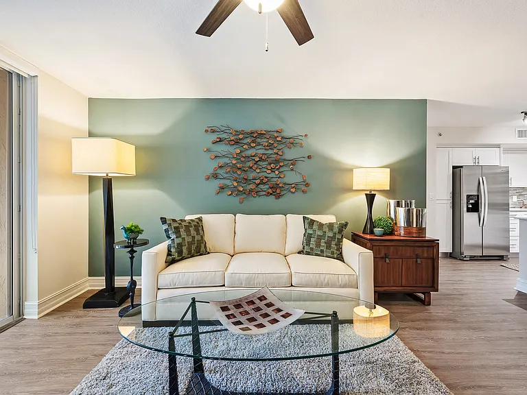 Crescent House Apartments — Photo 11