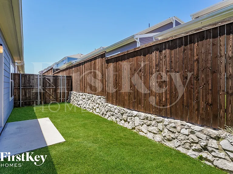 615 Sophia Way — Photo 15