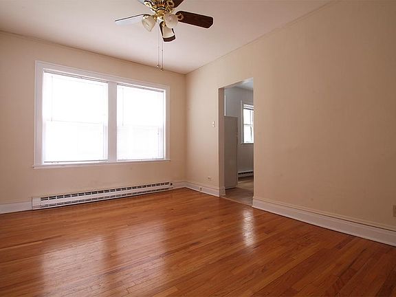 2nd image of 338 S Austin Blvd APT 3M