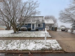 135 Oakleigh Dr, York, PA 17402