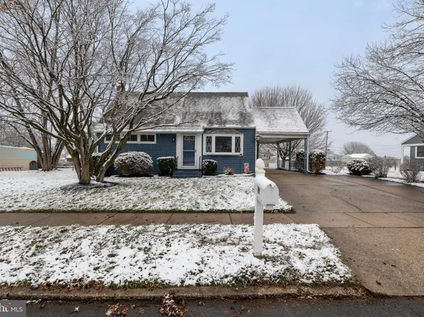 135 Oakleigh Dr, York, PA 17402