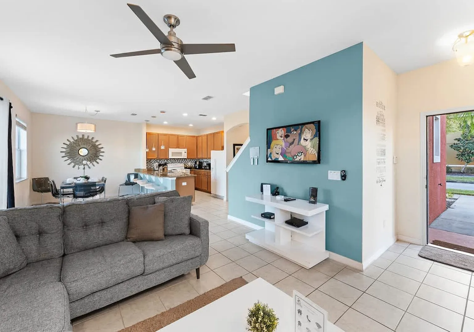Lake View and Private Pool 4BR at Bella Vida — Photo 2
