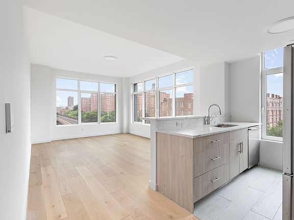 4th image of 1516 Park Ave #7B