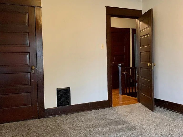 1336 W Jefferson Blvd — Photo 14