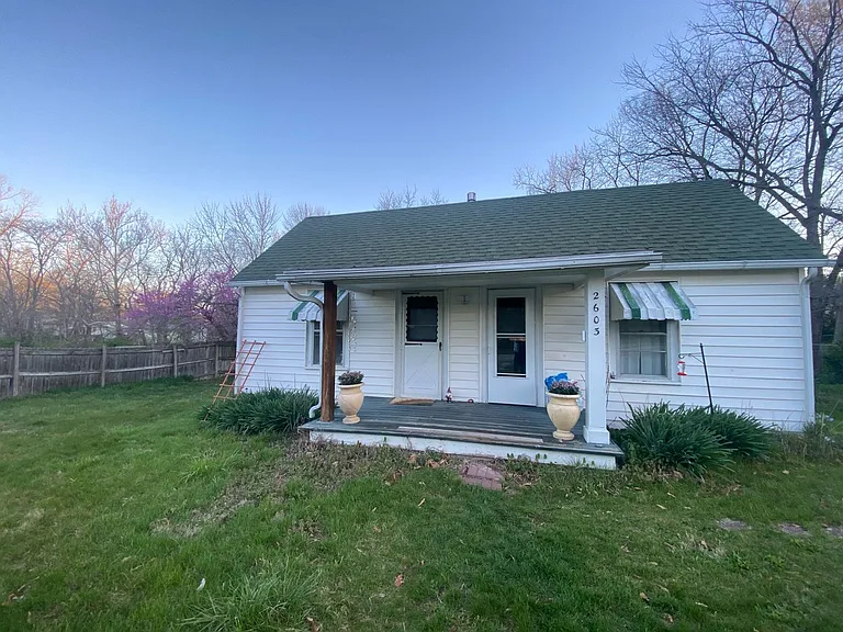 2603 E Walnut St — Photo 1