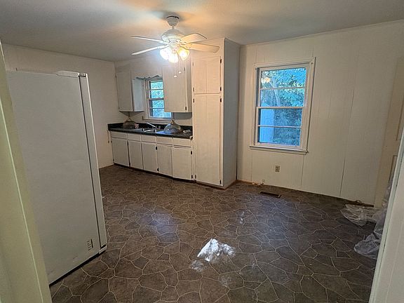 2nd image of 606 Magnolia Dr