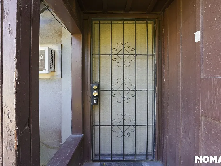 3704 N Abby St — Photo 3
