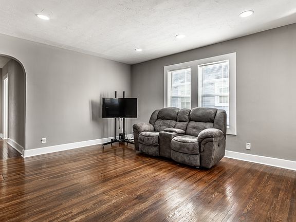 4th image of 4501 Winthrop Ave