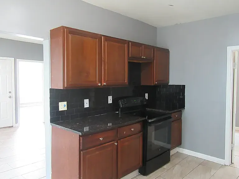 72 Burton St #1 — Photo 3