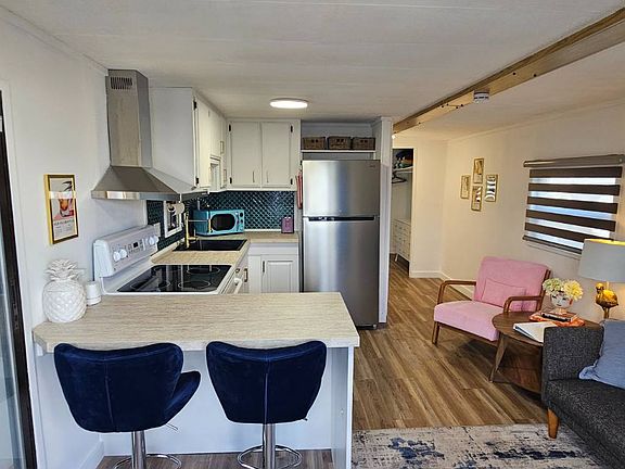 2nd image of 11207 M St