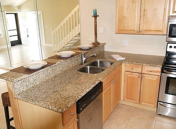 3rd image of 12925 Meadowood Ct