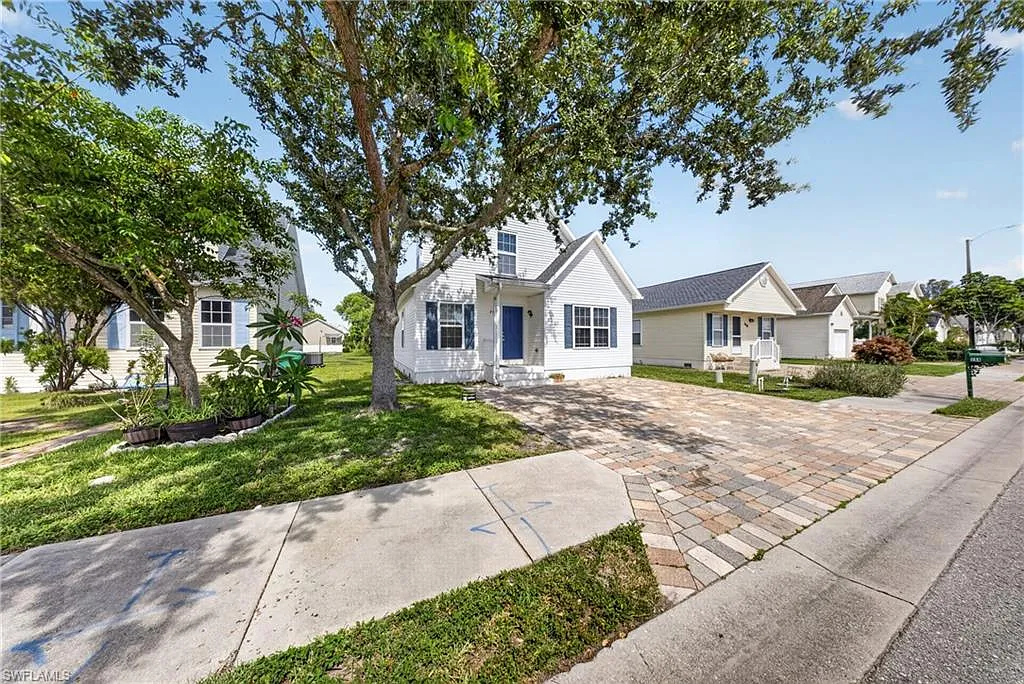 3 bed, 2.5 bath, 1469 sqft, $2,350 — Photo 2
