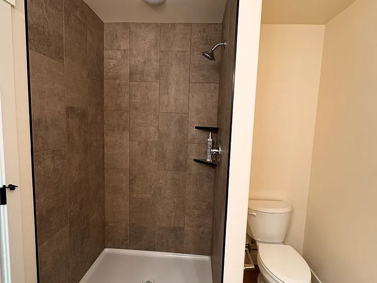 2544 N Midland Ave — Photo 13