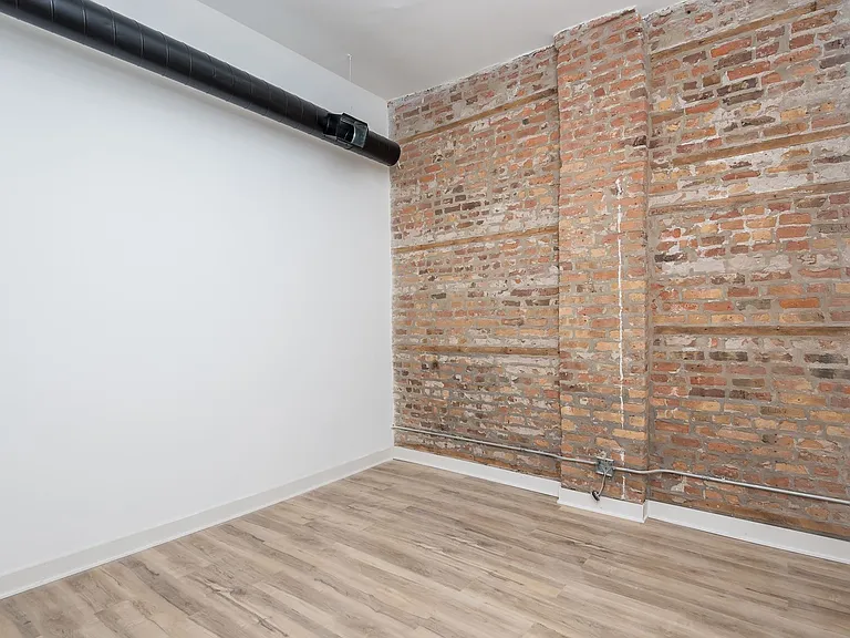 1907 S Blue Island Ave #4 — Photo 12