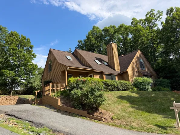 49 Creekside Cir, Charlottesville, VA 22902