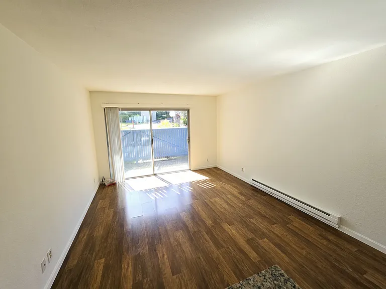 121 Piccadilly Pl #C — Photo 9