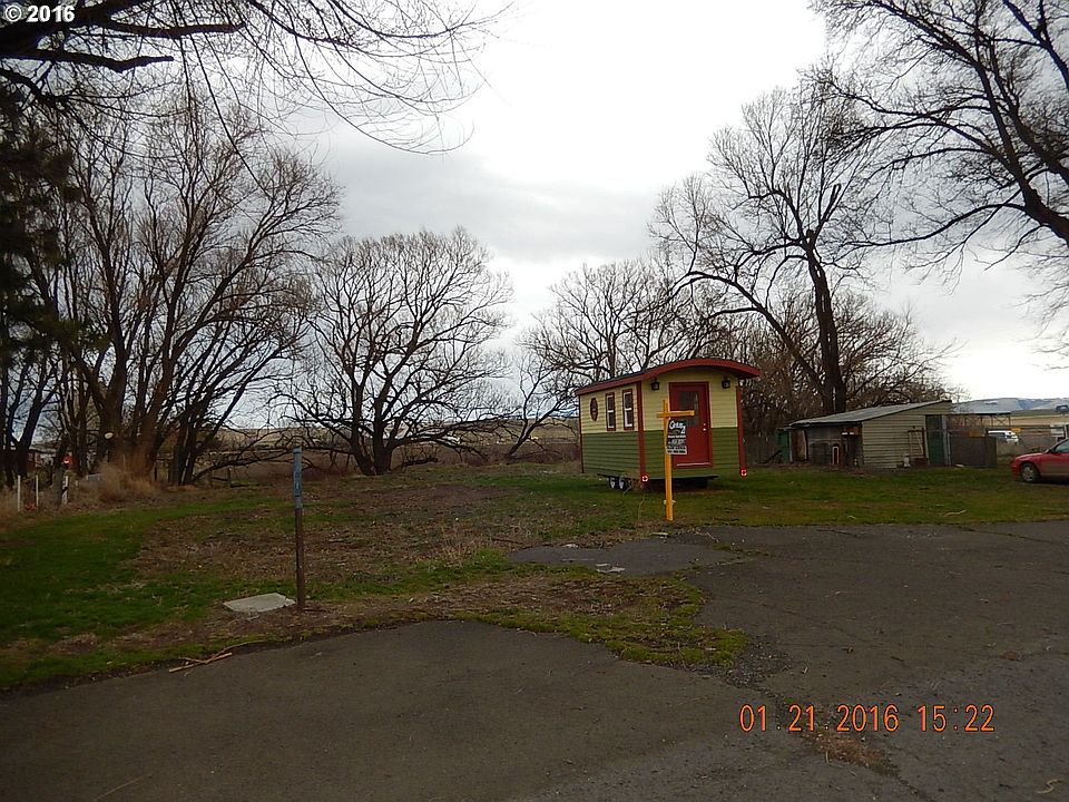 2nd image of 195 Main St