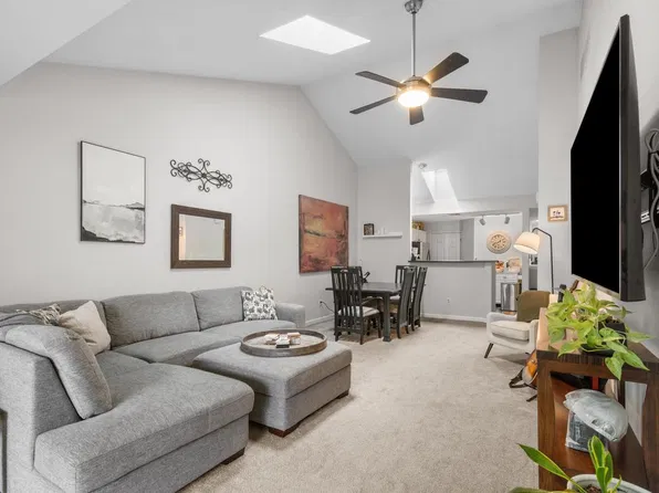 500 W Bender ROAD #13, Glendale, WI 53217