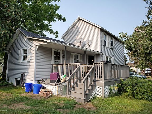 3rd image of 198 Dana St
