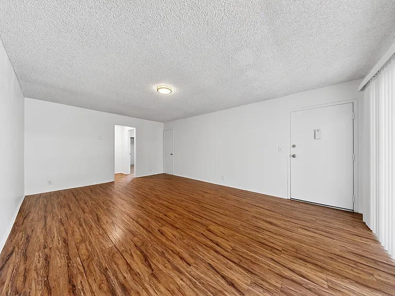 20317 Saticoy St — Photo 14