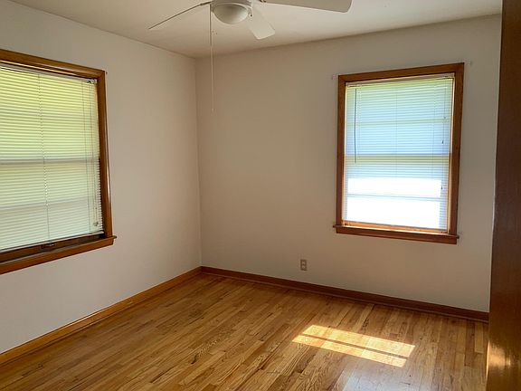3rd image of 844 E Minneapolis Ave