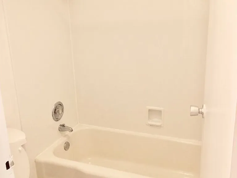 141 Green Bay Rd — Photo 10
