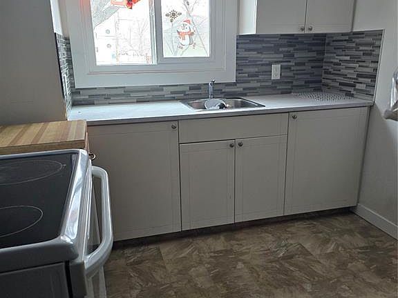 2nd image of 125 S AVENUE S