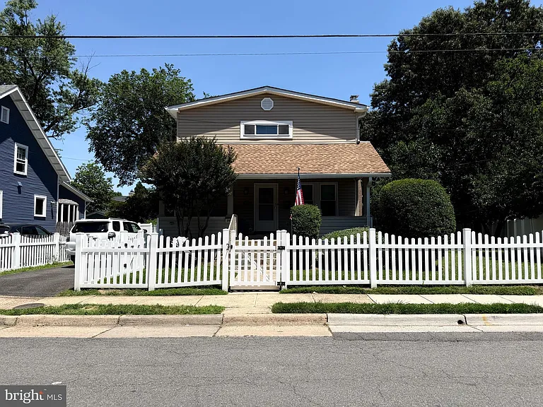 2501 Dewitt Ave — Photo 1
