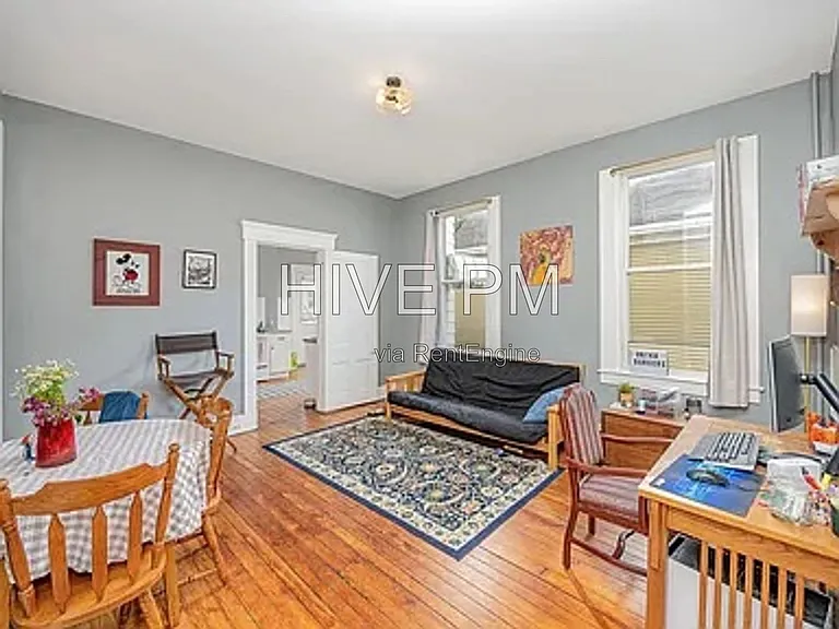 907 Columbia St #2 — Photo 4