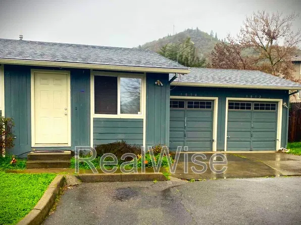 1834 NE D St, Grants Pass, OR 97526
