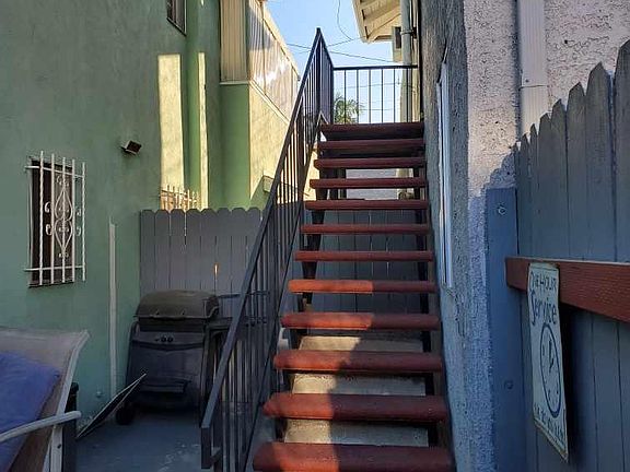 3rd image of 324 Orange Ave