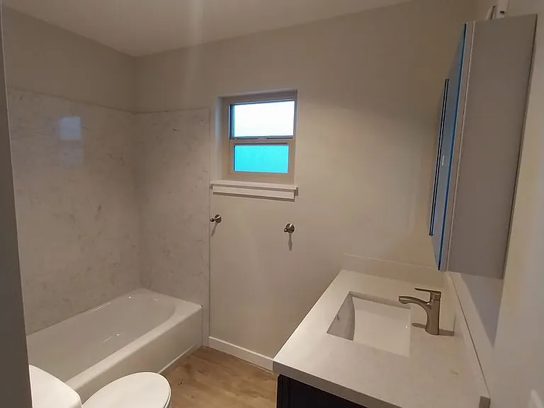 5029 Roosevelt Way NE — Photo 8