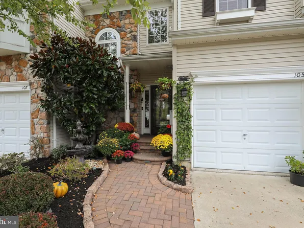 105 Beacon Dr, Deptford, NJ 08096