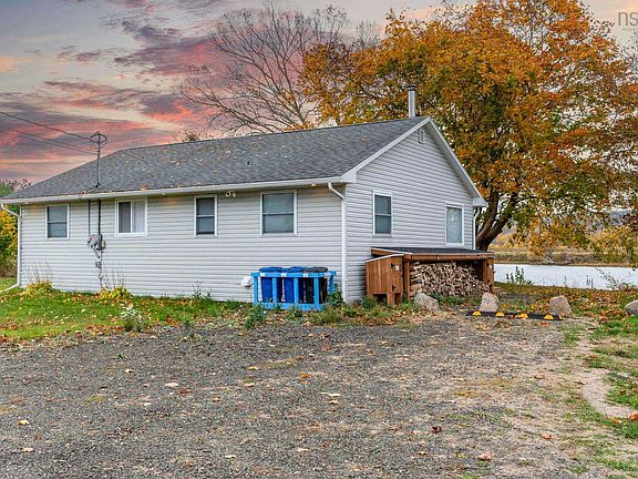 2nd image of 6 Hebbs Landing Rd