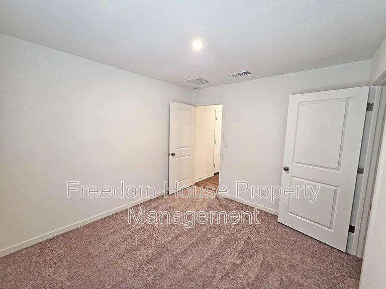 663 E Huyana Wind Dr — Photo 19