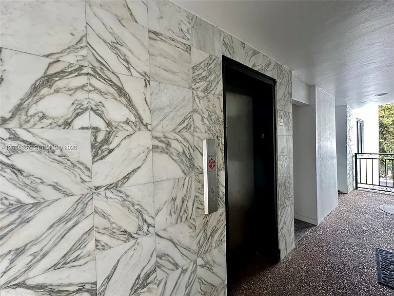 529 SW 4th St #303 — Photo 20