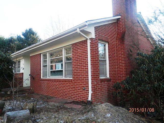 1st image of 200 Wade E Vannoy Dr