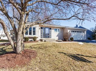 2803 Rolling Meadows Dr, Naperville, IL 60564