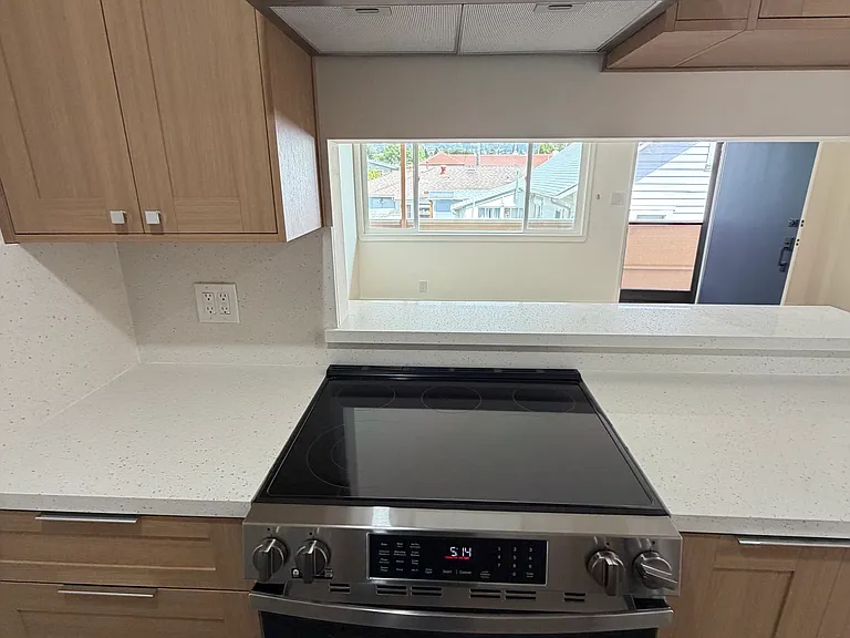 1145 Washington Ave #2 — Photo 6