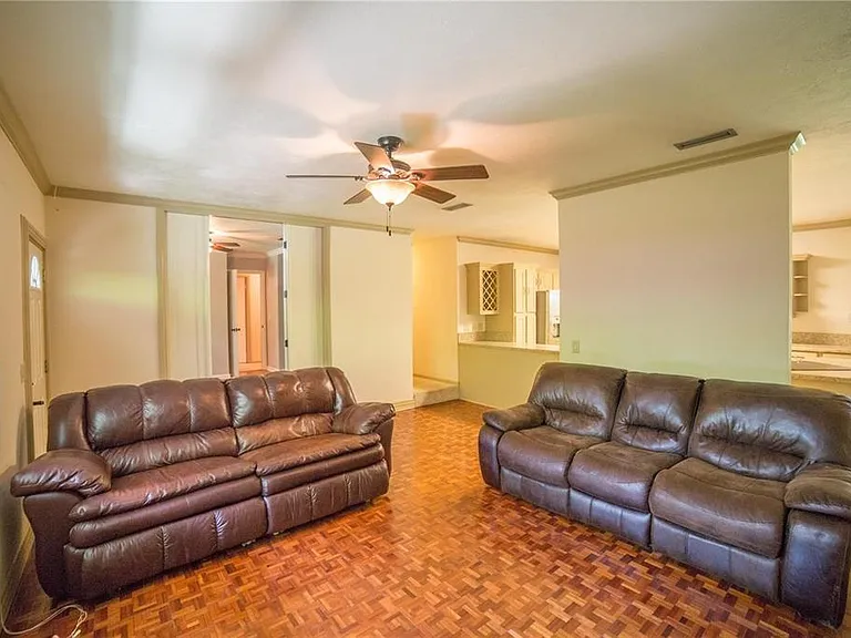 1009 NW 39th Dr — Photo 4