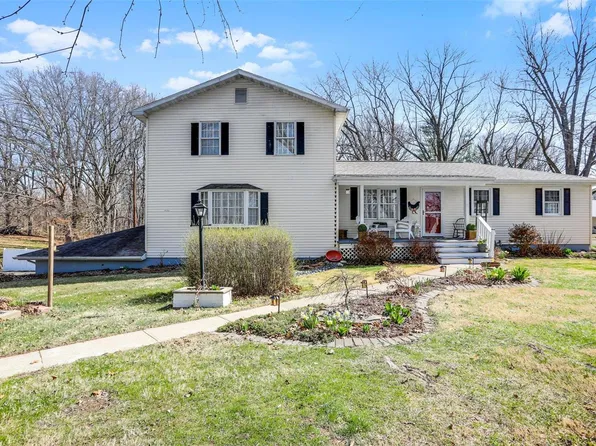 1606 Griffiths Rd, Sorento, IL 62086