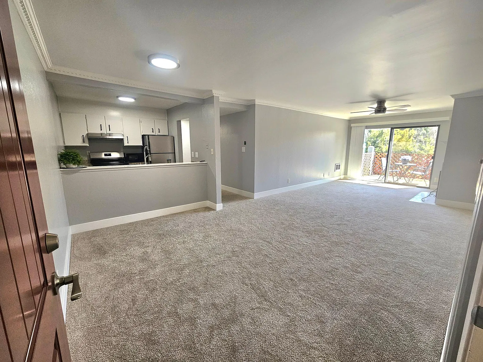 2 bed, 986 sqft, $2,189 — Photo 3