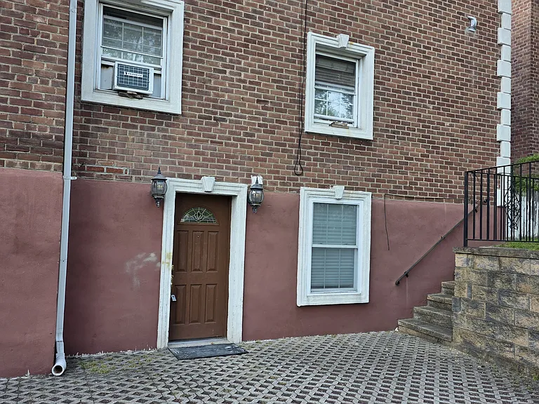 2 Hillpark Ave — Photo 2